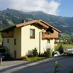 Haus Dornauer Apartamento *